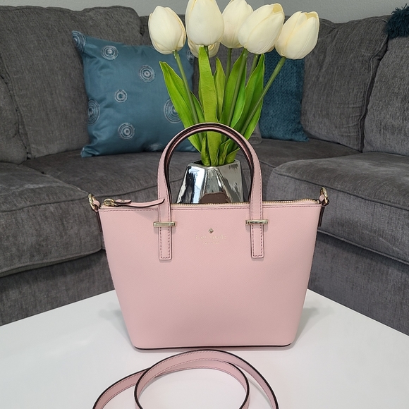 kate spade Handbags - NWOT - Kate Spade Satchel w/Crossbody Strap 💗 Pink